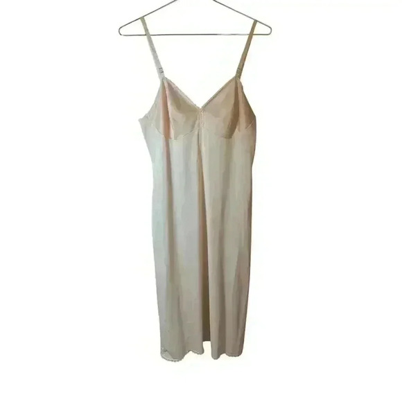 Vanity Fair Vintage full slip size 34L nylon with lace trim - Picture 1 of 12